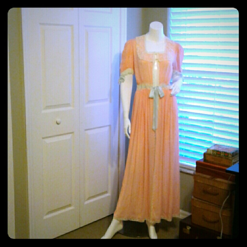 Beautiful baby pink vintage robe